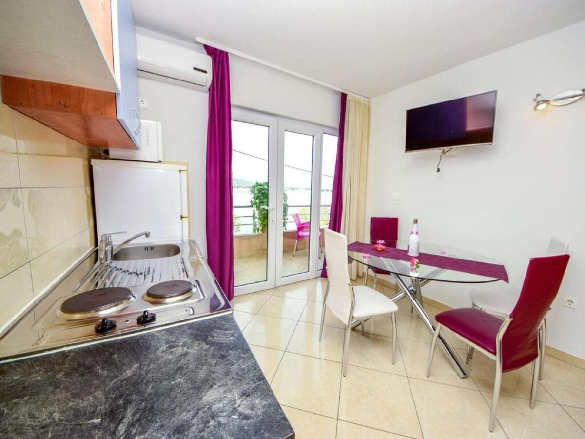 Apartments Vini Трогир Экстерьер фото
